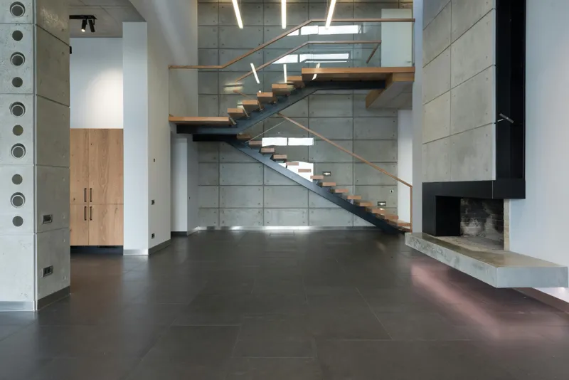 Curved cantilevered staircase installation in Houston, TX